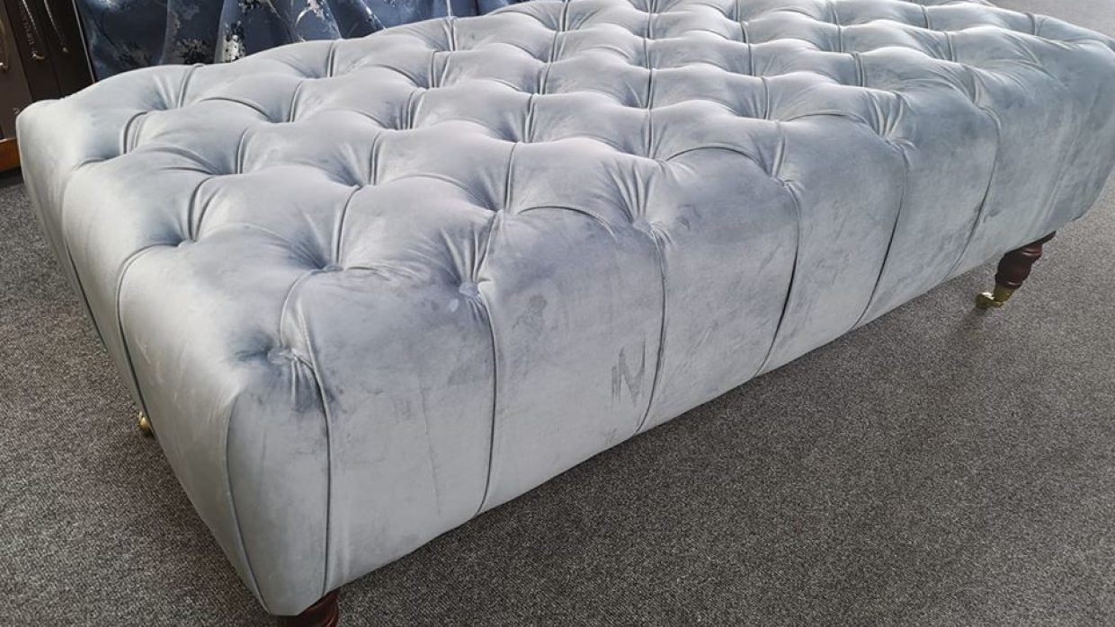 Deep Buttoned velvet Ottoman