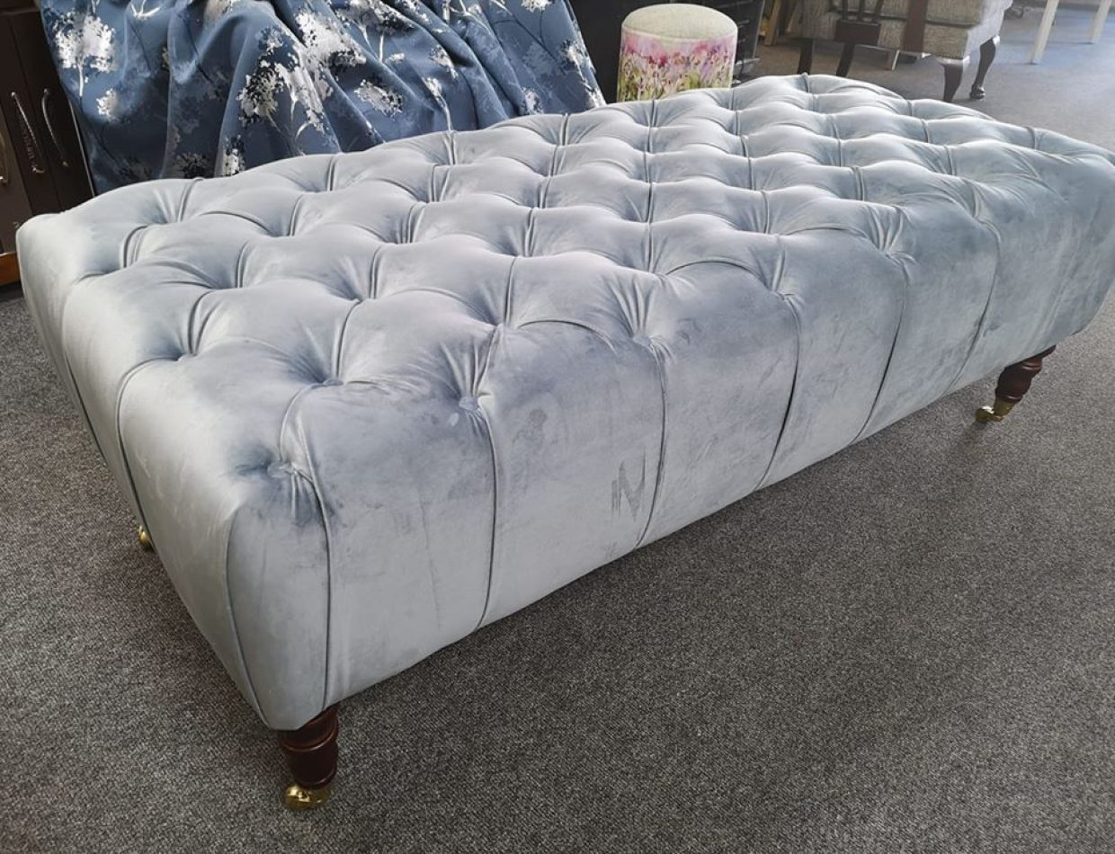 Deep Buttoned velvet Ottoman